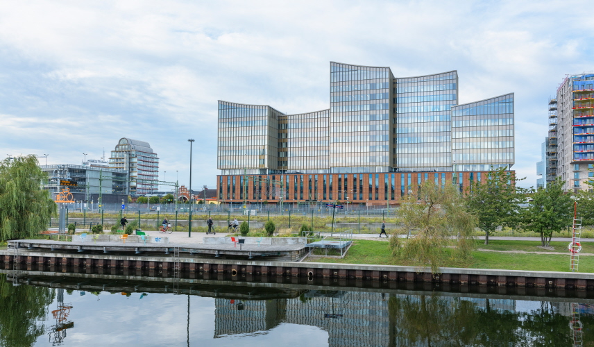 Malmö tingsrätt, domstolsbyggnad i samhället