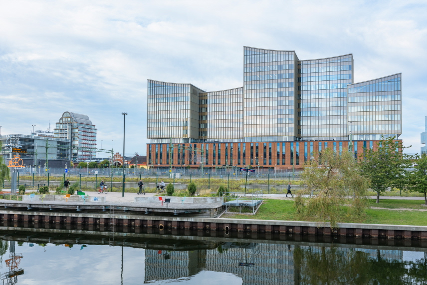 Malmö tingsrätt, domstolsbyggnad i samhället