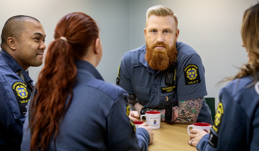 Fyra ordningsvakter under rast