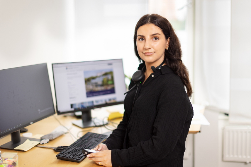 Porträttbild på medarbetaren Emine Tokmak